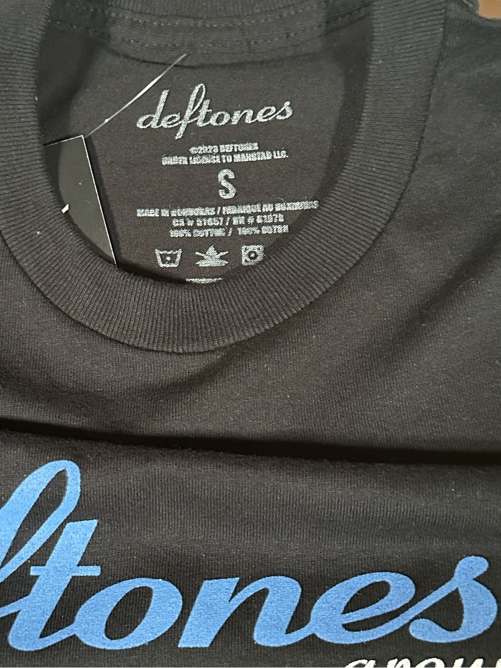 NWOT Deftones Graphic T-Shirt - Picture 2 of 7